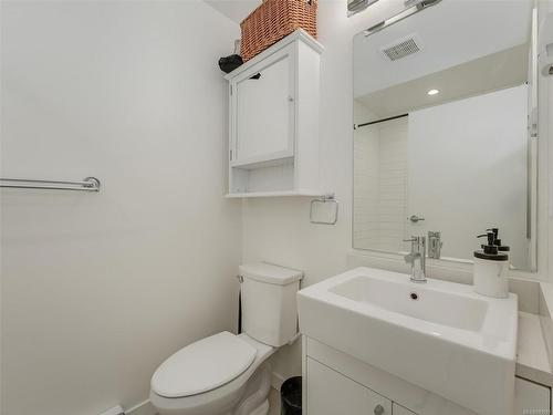 312-767 Tyee Rd, Victoria, BC - Indoor Photo Showing Bathroom