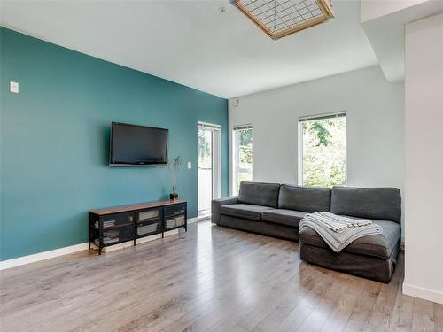 312-767 Tyee Rd, Victoria, BC - Indoor Photo Showing Living Room