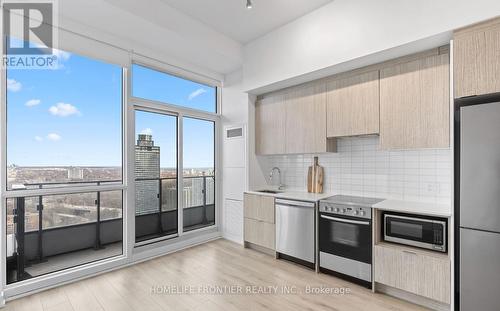 2509 - 395 Bloor Street, Toronto, ON - Indoor Photo Showing Kitchen