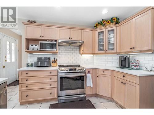 4043 Gallaghers Terrace, Kelowna, BC - Indoor Photo Showing Kitchen