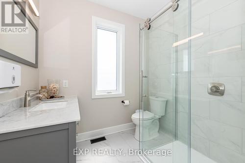 438 Shoreway Drive, Ottawa, ON - Indoor Photo Showing Bathroom