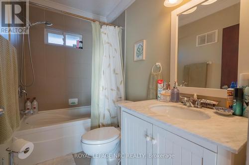 293 Linwell Road, St. Catharines (442 - Vine/Linwell), ON - Indoor Photo Showing Bathroom