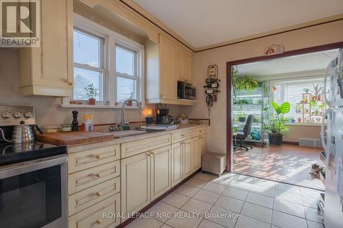 293 Linwell Road, St. Catharines (442 - Vine/Linwell), ON - Indoor Photo Showing Kitchen