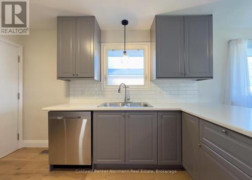 Upper - 26 Balmoral Drive, Guelph (Waverley), ON - Indoor Photo Showing Kitchen With Double Sink