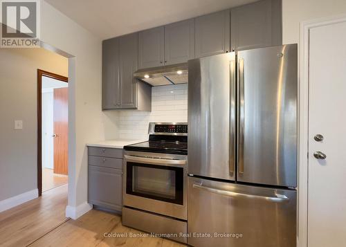 Upper - 26 Balmoral Drive, Guelph (Waverley), ON - Indoor Photo Showing Kitchen