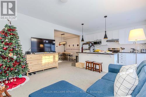 563 Rye Grass Way, Ottawa, ON - Indoor Photo Showing Kitchen