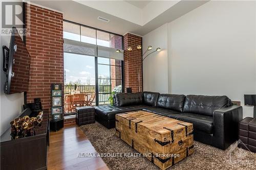 103 - 555 Anand, Ottawa, ON - Indoor Photo Showing Living Room