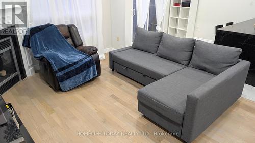 119 Edward Jeffreys Avenue, Markham, ON - Indoor Photo Showing Living Room