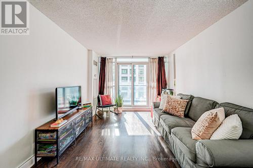 608 - 30 Clegg Road S, Markham, ON - Indoor Photo Showing Living Room