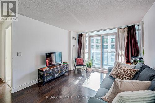 608 - 30 Clegg Road S, Markham, ON - Indoor Photo Showing Living Room