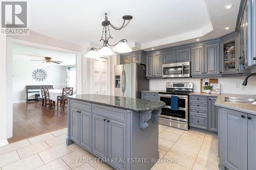 3686 Mccarthy Drive, Clearview, ON - Indoor Photo Showing Kitchen With Double Sink With Upgraded Kitchen