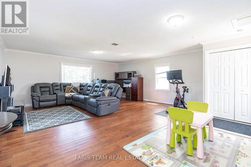 3686 Mccarthy Drive, Clearview, ON - Indoor Photo Showing Living Room