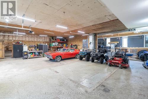 3686 Mccarthy Drive, Clearview, ON - Indoor Photo Showing Garage