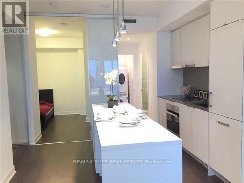 6206 - 88 Harbour Street, Toronto, ON - Indoor Photo Showing Kitchen