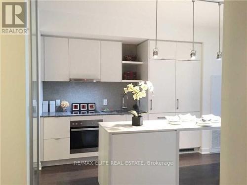 6206 - 88 Harbour Street, Toronto, ON - Indoor Photo Showing Kitchen