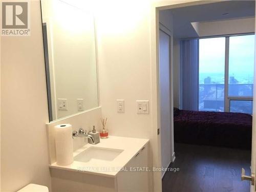 6206 - 88 Harbour Street, Toronto, ON - Indoor Photo Showing Bathroom