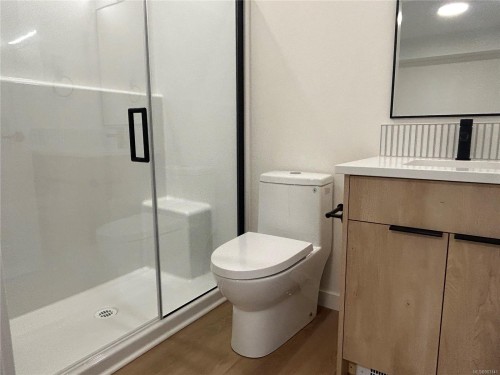 201-1683 Larch Rd, Ucluelet, BC - Indoor Photo Showing Bathroom