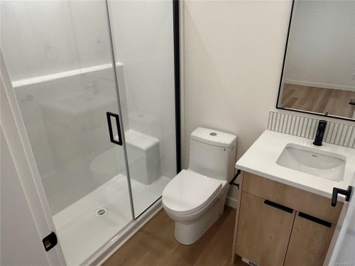 201-1683 Larch Rd, Ucluelet, BC - Indoor Photo Showing Bathroom