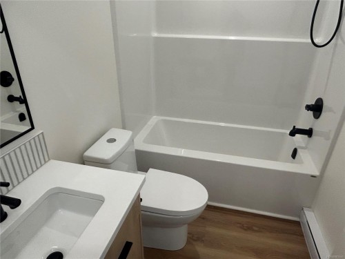 201-1683 Larch Rd, Ucluelet, BC - Indoor Photo Showing Bathroom