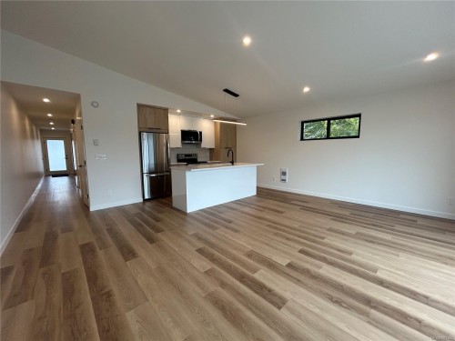 201-1683 Larch Rd, Ucluelet, BC - Indoor Photo Showing Kitchen