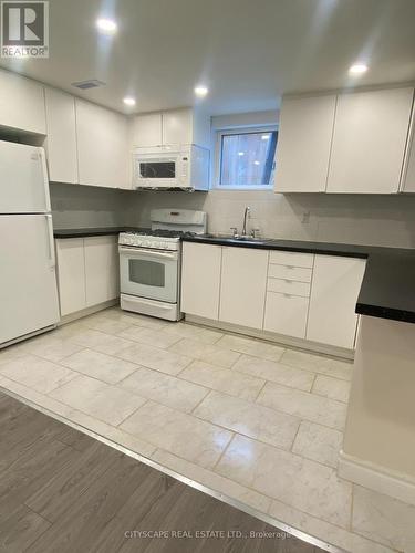 Bsmt A - 135 Bonham Bsmt Boulevard, Mississauga, ON - Indoor Photo Showing Kitchen