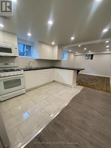 Bsmt A - 135 Bonham Bsmt Boulevard, Mississauga, ON - Indoor Photo Showing Kitchen