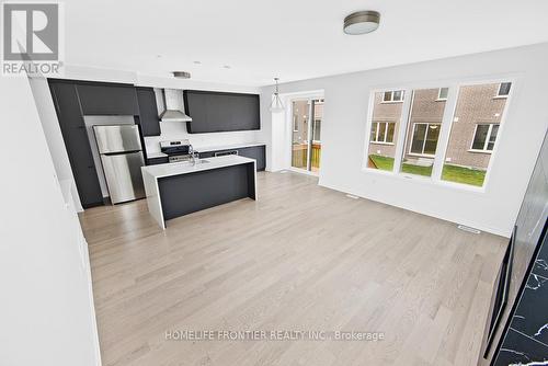 3035 Bramall Gardens, Oakville, ON - Indoor Photo Showing Kitchen