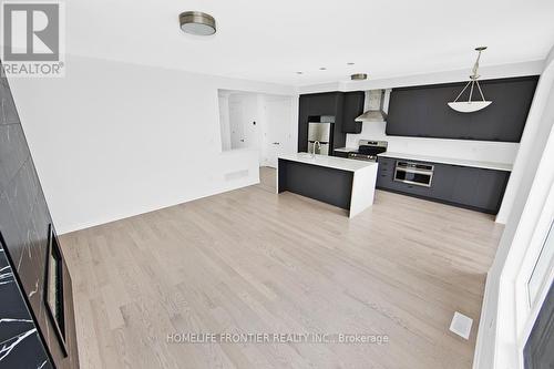 3035 Bramall Gardens, Oakville, ON - Indoor Photo Showing Kitchen