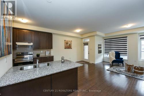 16 Arrowview Drive, Brampton, ON - Indoor Photo Showing Kitchen With Upgraded Kitchen