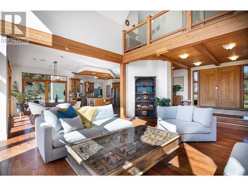 2388 Lawrence Road, Lumby, BC - Indoor Photo Showing Living Room