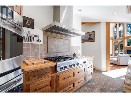 2388 Lawrence Road, Lumby, BC - Indoor Photo Showing Kitchen