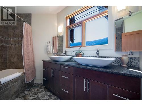 2388 Lawrence Road, Lumby, BC - Indoor Photo Showing Bathroom