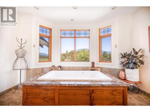 2388 Lawrence Road, Lumby, BC - Indoor Photo Showing Bathroom