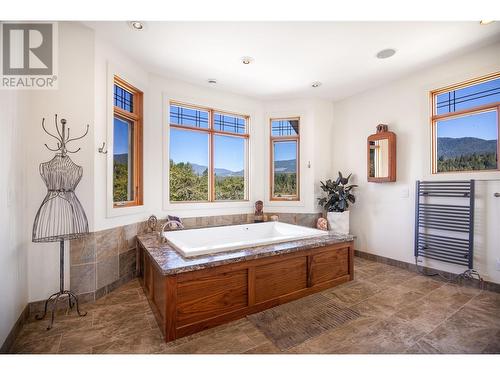 2388 Lawrence Road, Lumby, BC - Indoor Photo Showing Bathroom