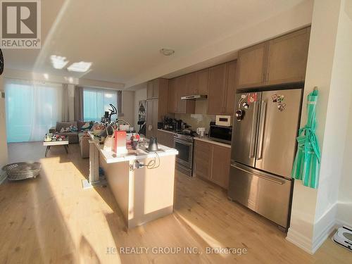 33 Thomas Armstrong Lane, Richmond Hill, ON - Indoor Photo Showing Kitchen