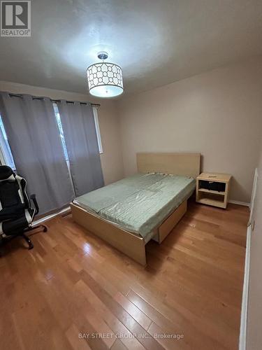 125 Loyalist Drive, Hamilton, ON - Indoor Photo Showing Bedroom