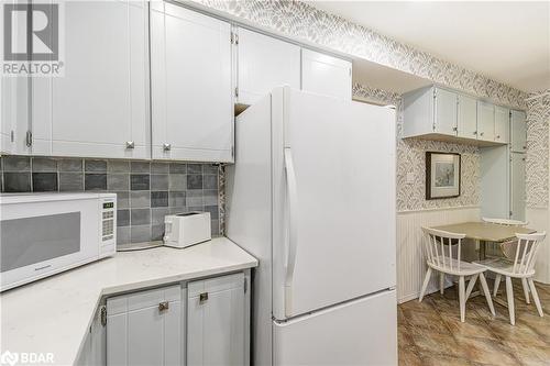 4198 Treetop Crescent, Mississauga, ON - Indoor Photo Showing Kitchen