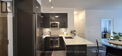 427 - 99 Eagle Rock Way, Vaughan, ON - Indoor Photo Showing Kitchen With Upgraded Kitchen