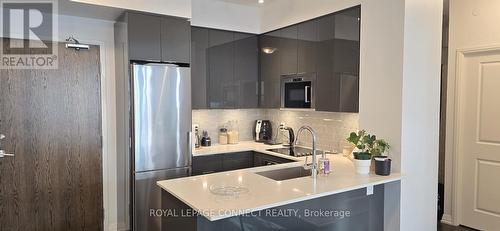 427 - 99 Eagle Rock Way, Vaughan, ON - Indoor Photo Showing Kitchen With Stainless Steel Kitchen With Upgraded Kitchen