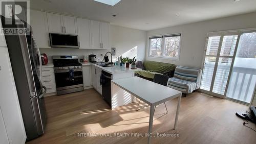 Upper - 261 Soudan Avenue, Toronto, ON - Indoor Photo Showing Kitchen