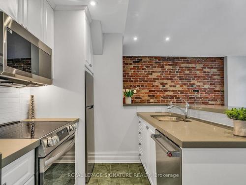 B-299 Davenport Rd, Toronto, ON - Indoor Photo Showing Kitchen