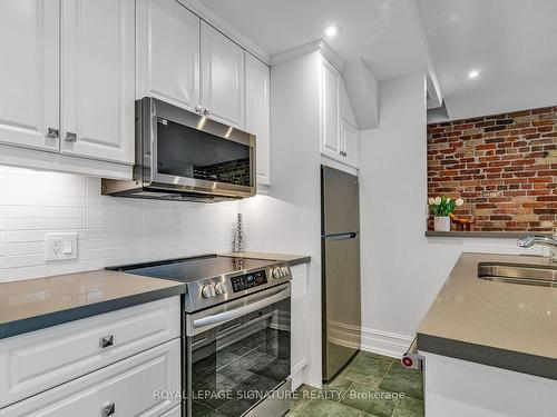 B-299 Davenport Rd, Toronto, ON - Indoor Photo Showing Kitchen