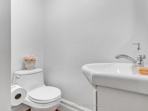 B-299 Davenport Rd, Toronto, ON - Indoor Photo Showing Bathroom