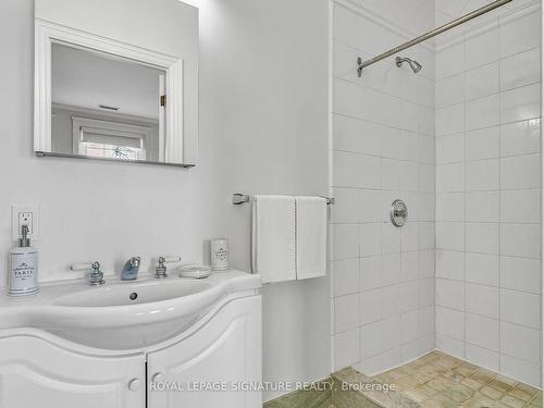 B-299 Davenport Rd, Toronto, ON - Indoor Photo Showing Bathroom