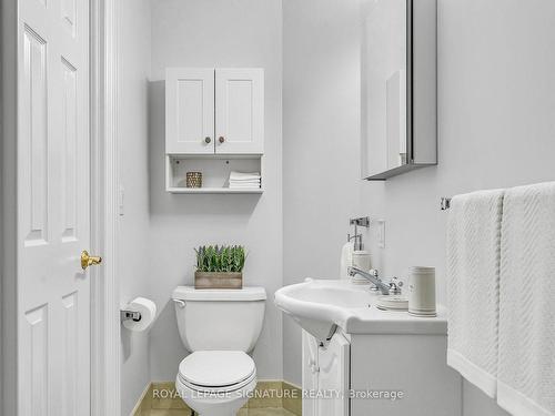 B-299 Davenport Rd, Toronto, ON - Indoor Photo Showing Bathroom