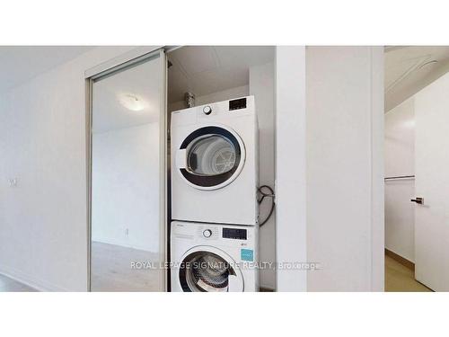 1407-99 Foxbar Dr, Toronto, ON - Indoor Photo Showing Laundry Room