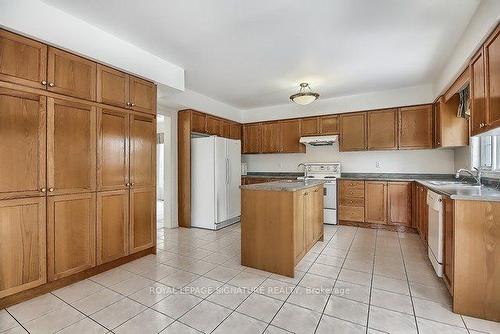 57 Song Bird Dr, Markham, ON - Indoor Photo Showing Kitchen