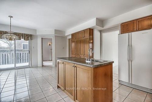 57 Song Bird Dr, Markham, ON - Indoor Photo Showing Kitchen