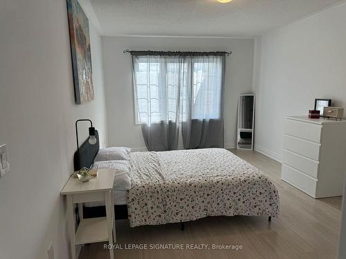 29 Stately Dr, Wasaga Beach, ON - Indoor Photo Showing Bedroom