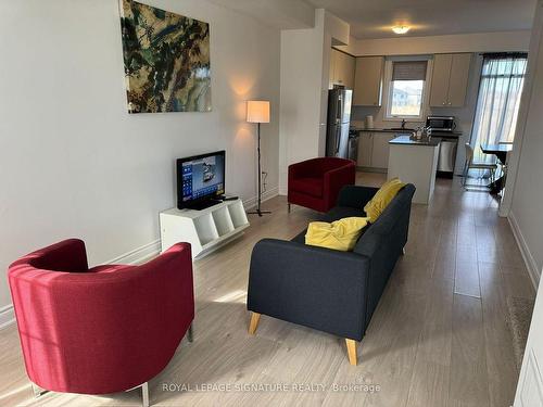 29 Stately Dr, Wasaga Beach, ON - Indoor Photo Showing Living Room